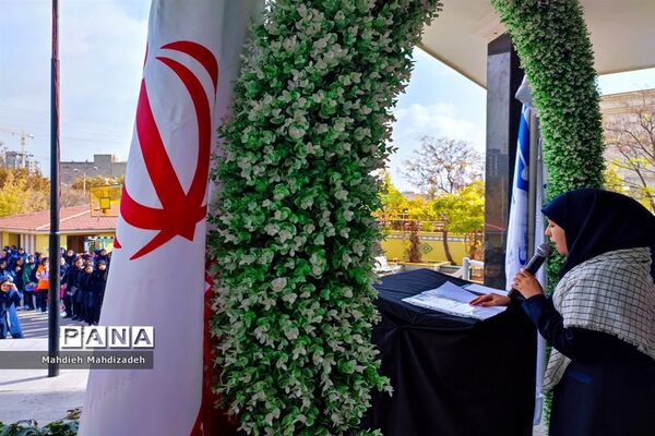 برگزاری مراسم حمایت از مردم مظلوم فلسطین در دبیرستان آرمینه مصلی نژاد ناحیه ۶ مشهد