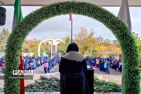 برگزاری مراسم حمایت از مردم مظلوم فلسطین در دبیرستان آرمینه مصلی نژاد ناحیه ۶ مشهد