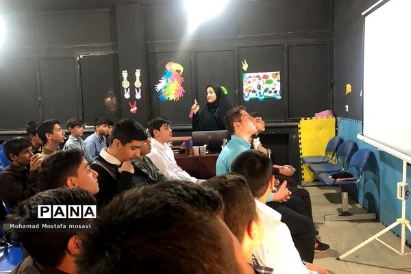 اولین جلسه آموزشی طرح هر مدرسه یک خبرنگار در ناحیه 2 شهرری