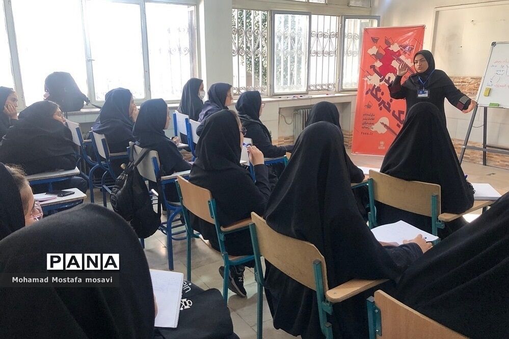 برگزاری اولین جلسه آموزشی خبرنویسی ویژه دانش‌آموزان خبرنگار دختر در ناحیه 2 ری