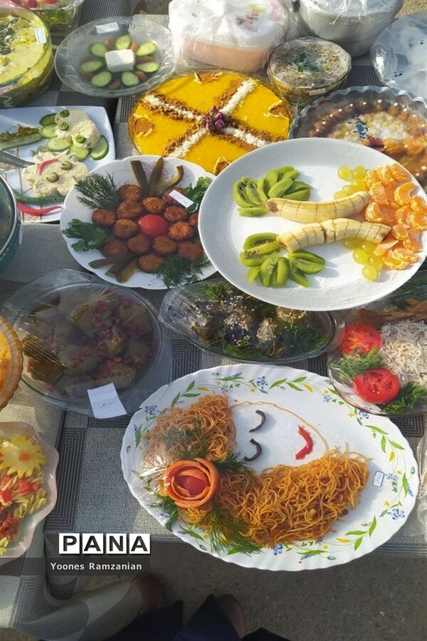 جشن روز غذای سالم در دبیرستان پاکزاد خلیل آباد