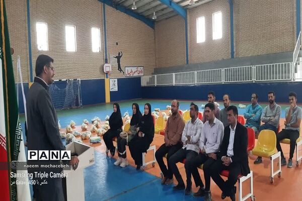 توزیع بسته های ورزشی بین مدارس شادگان همزمان با هفته تربیت بدنی