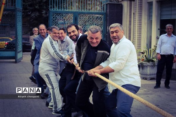 آئین گرامیداشت هفته تربیت‌بدنی با برگزاری ورزش صبح‌گاهی در اداره‌کل آموزش و پرورش شهر تهران