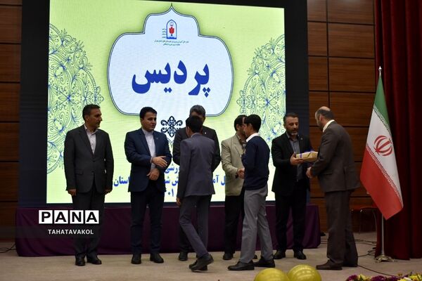 تجلیل  از دانش‌آموزان برتر شهرستان‌پردیس در چهل و یکمین جشنواره فرهنگی هنری فردا در اردوگاه شهید منتظری شهریار