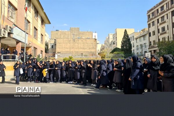 افتتاحیه مسابقات ورزشی در دبیرستان فرهنگ ۱۳
