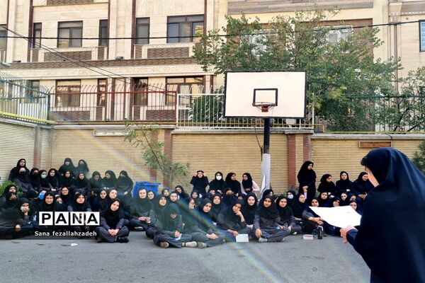 افتتاحیه مسابقات ورزشی در دبیرستان فرهنگ ۱۳