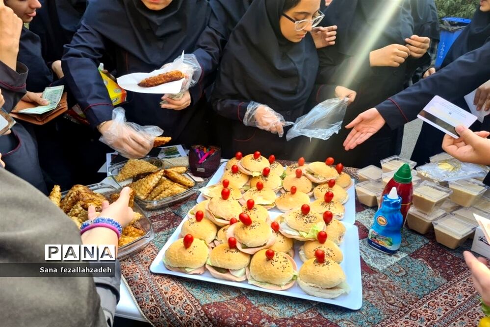 برگزاری جشنواره مدیریت هزینه درآمد در دبیرستان فرهنگ ۱۳