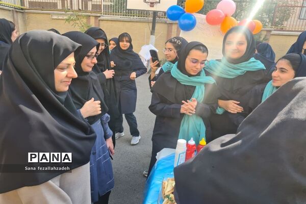 برگزاری جشنواره مدیریت هزینه درآمد در دبیرستان فرهنگ ۱۳