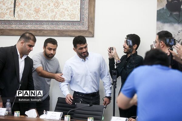 مراسم تجلیل از مدال‌آوران مسابقات جهانی کشتی ۲۰۲۳ صربستان