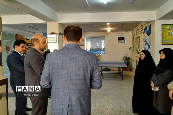 بازدید رئیس آموزش و پرورش ناحیه سه از دبیرستان حضرت زینب(س)