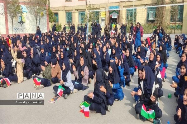 مسابقات طناب کشی در دبیرستان نفیسه خوشنیت یک