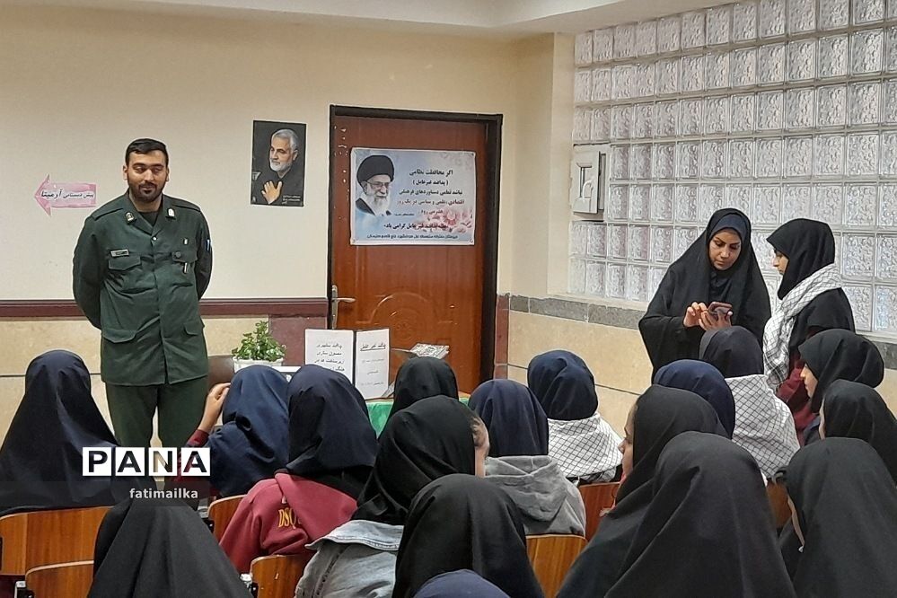 مراسم گرامیداشت هفته پدافند غیرعامل در دبیرستان دخترانه شهید سردار سلیمانی شهرستان فیروزکوه
