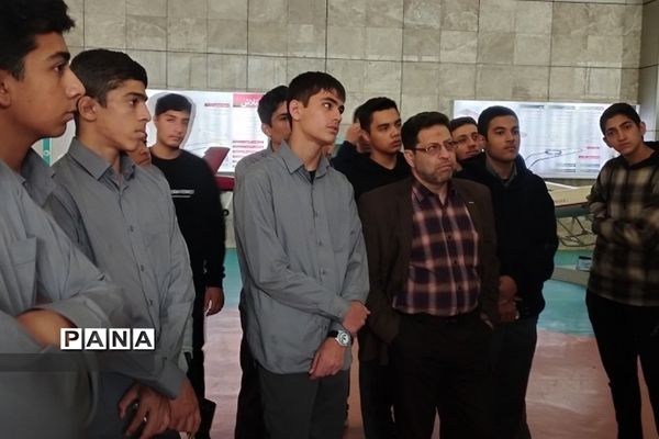 اردوی دانش‌آموزان منتخب ری 2 در نمایشگاه هوا و فضا