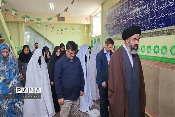 دیدار چهره به چهره و صمیمانه امام جمعه بخش گلستان با دانش‌آموزان آموزشگاه سمیه ناحیه یک بهارستان