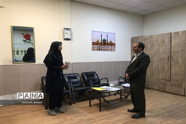 بازدید معاون پرورشی و تربیت‌بدنی  اداره ناحیه ۳ مشهد از دبیرستان شاهد ارض اقدس