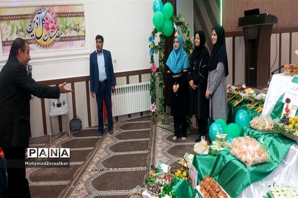 جشن قرآن در دبستان شاهد آقا مصطفی خمینی (ره)کاشمر