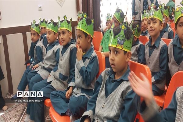 جشن قرآن در دبستان شاهد آقا مصطفی خمینی (ره)کاشمر