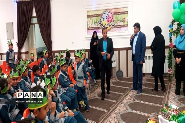 جشن قرآن در دبستان شاهد آقا مصطفی خمینی (ره)کاشمر