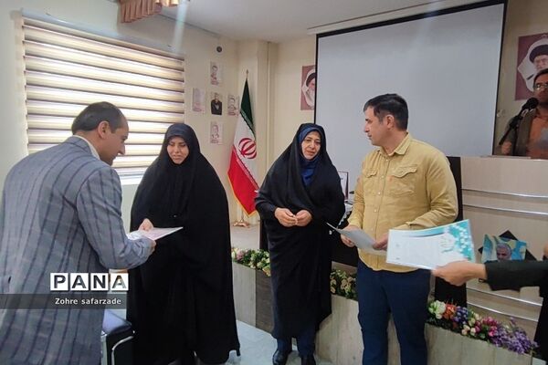 مراسم تقدیر از فعالان تربیتی و پرورشی در آموزش و پرورش رودهن