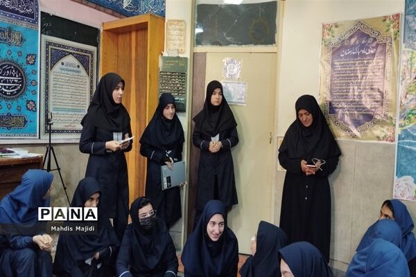 برگزاری حلقه صالحین دانش‌آموزی در دبیرستان حجاب ملارد