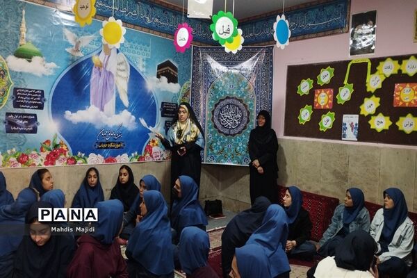 برگزاری حلقه صالحین دانش‌آموزی در دبیرستان حجاب ملارد