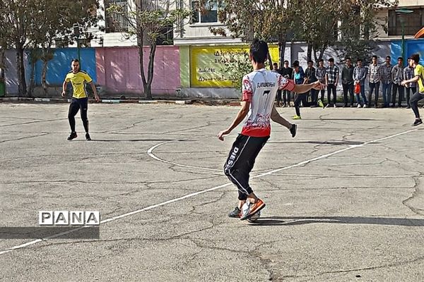 مسابقات فوتبال و والیبال به‌مناسبت هفته تربیت‌بدنی در مدرسه شهید بهشتی