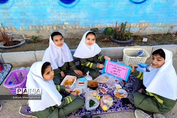 جشنواره غذای سالم و اردوی درون مدرسه‌ای در مدرسه شهید خاقانی شهرستان شیروان