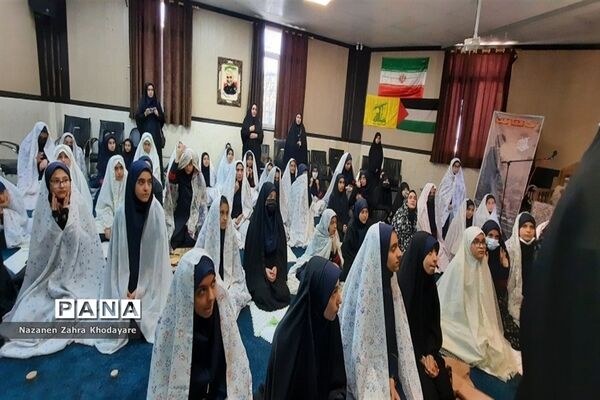 برگزاری نماز جماعت و نشست تبیینی با حضور دانش‌آموزان مدرسه هیات امنایی فرزانگان