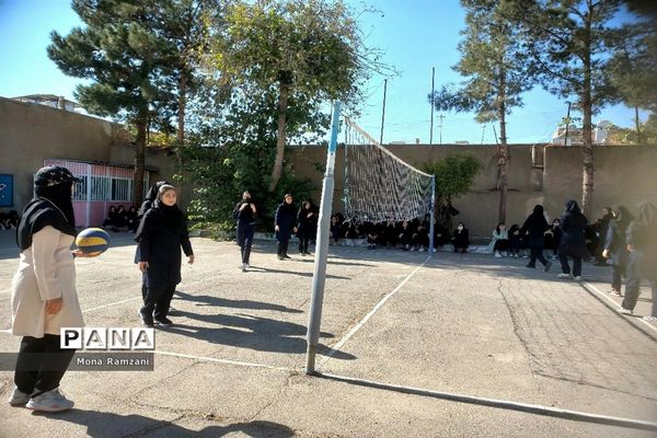 گرامیداشت هفته تربیت‌بدنی در دبیرستان الزهرا(س) و فرهنگ مرحوم فخرایی