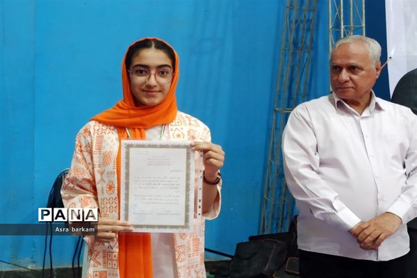 تجلیل از ورزشکاران برتر مسابقات ورزشی بندرخمیر