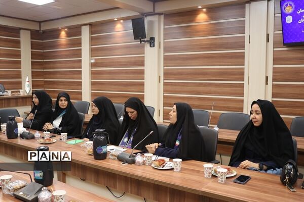 نشست هم‌اندیشی کارشناسان نواحی مشهد و تبادکان در خصوص ایام الله 13 آبان
