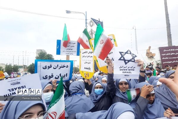 حضور دانش‌آموزان مدرسه پاینده در راهپیمایی حمایت از غزه در اهواز