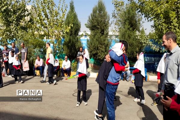 اردوی درون مدرسه‌ای پدر و دختری در مدرسه بنت‌الهدی پاکدشت