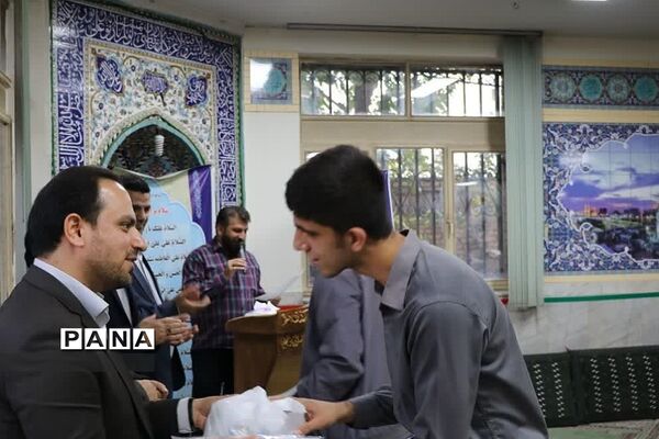 مراسم تقدیر از معلمان و دانش‌آموزان جهادی در ناحیه دو ری