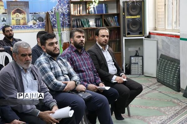 مراسم تقدیر از معلمان و دانش‌آموزان جهادی در ناحیه دو ری