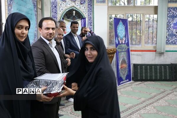 مراسم تقدیر از معلمان و دانش‌آموزان جهادی در ناحیه دو ری