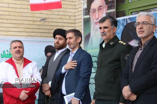 آیین نواختن زنگ پدافند غیرعامل در مدرسه موفقیان یک شهرستان بهارستان