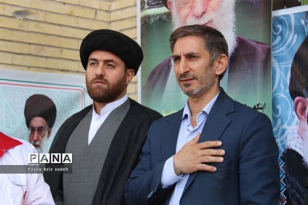 آیین نواختن زنگ پدافند غیرعامل در مدرسه موفقیان یک شهرستان بهارستان