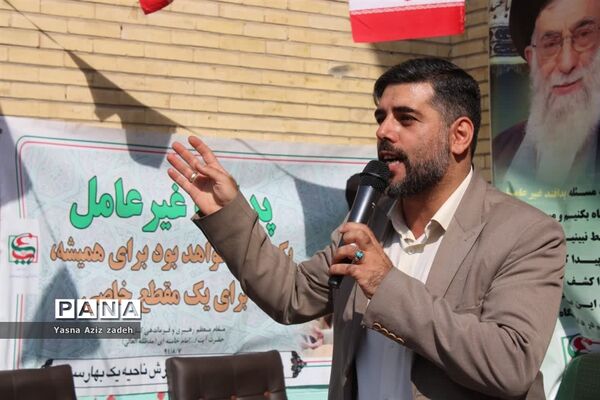آیین نواختن زنگ پدافند غیرعامل در مدرسه موفقیان یک شهرستان بهارستان