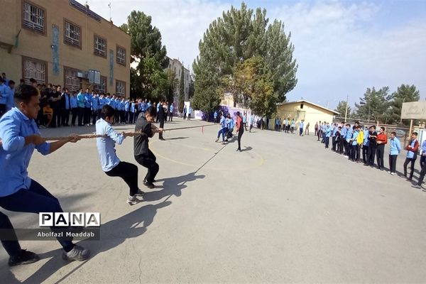 المپیاد درون مدرسه‌ای دبیرستان نمونه آیت الله خامنه‌ای کاشمر