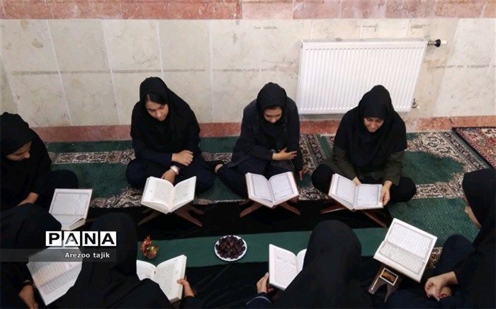 محفل انس با قرآن کریم در  آموزشگاه فضیلت شاهد شهرستان ورامین/فیلم