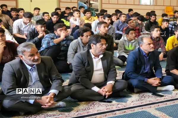 یادواره شهدای دانش‌آموز در دبیرستان امام علی(ع) ابرکوه