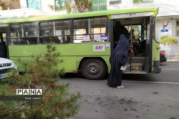 تجمع دانش‌آموزان  تهرانی در حمایت از کودکان غزه