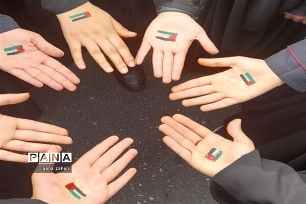 تجمع دانش‌آموزان  تهرانی در حمایت از کودکان غزه