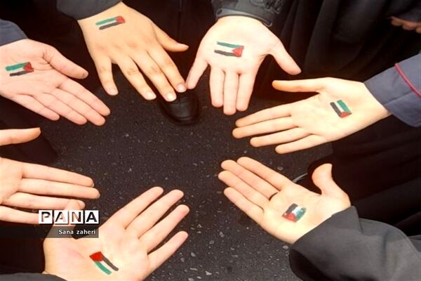 تجمع دانش‌آموزان  تهرانی در حمایت از کودکان غزه