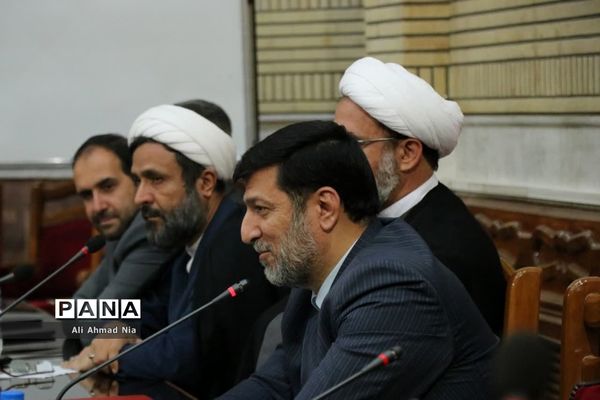 نشست استاندار قم با دبیران تشکل‌های دانشجویی