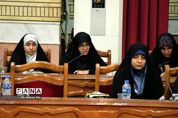 نشست استاندار قم با دبیران تشکل‌های دانشجویی