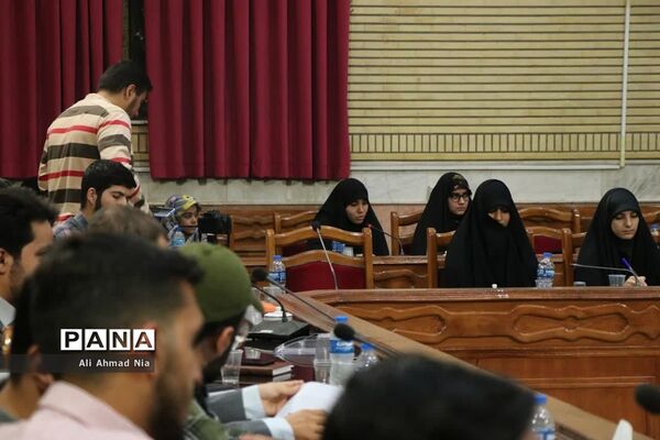 نشست استاندار قم با دبیران تشکل‌های دانشجویی