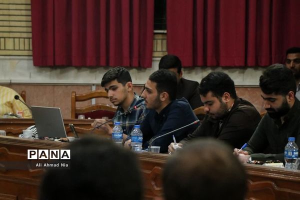 نشست استاندار قم با دبیران تشکل‌های دانشجویی