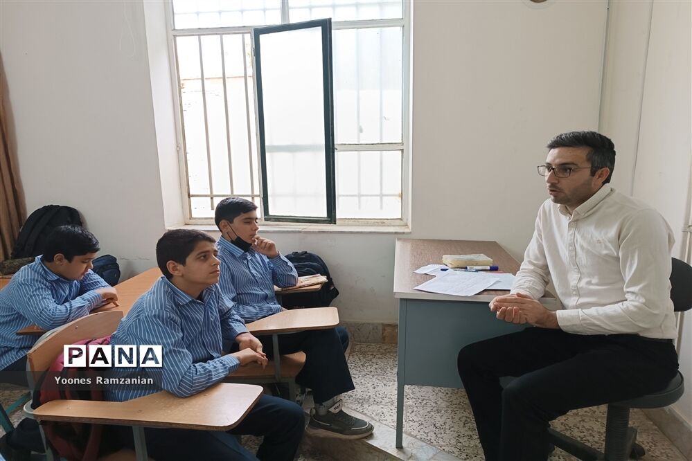 جلسه شورای بسیج دانش‌آموزی آموزشگاه نمونه دولتی مرتضوی خلیل‌آباد